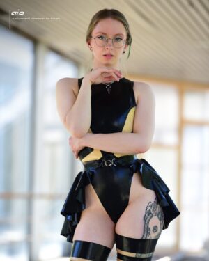 bodysuit summer, getragen von Ivy Rhea, Vorderansicht, Foto: Matthias Wallmeier
