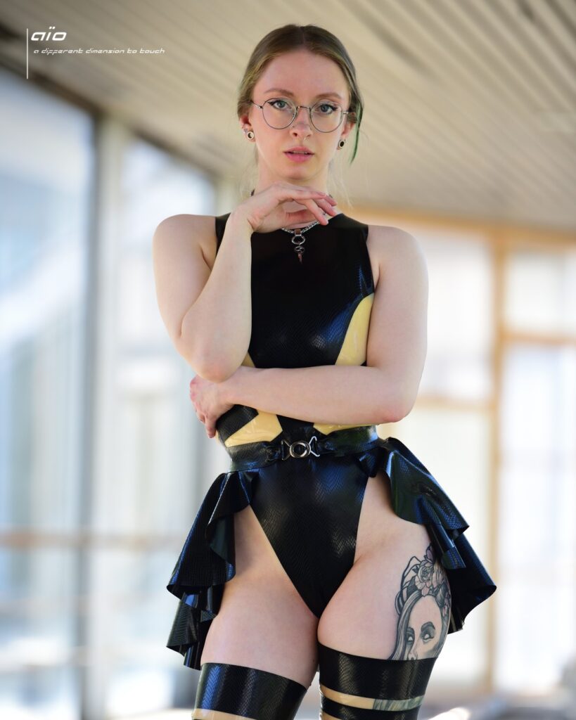 bodysuit summer, getragen von Ivy Rhea, Vorderansicht, Foto: Matthias Wallmeier
