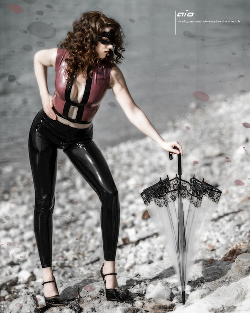 top Gloria aus Latex von aïo, am Fluss
